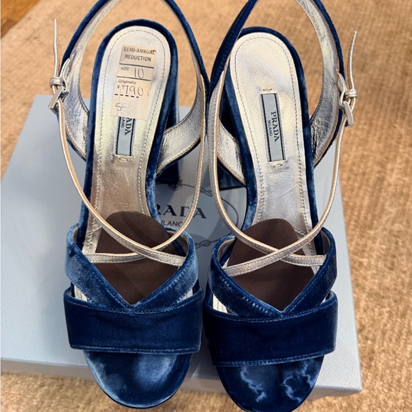 Prada Women's Luxurious Navy Velvet Platform Heels - Picture 5 of 9